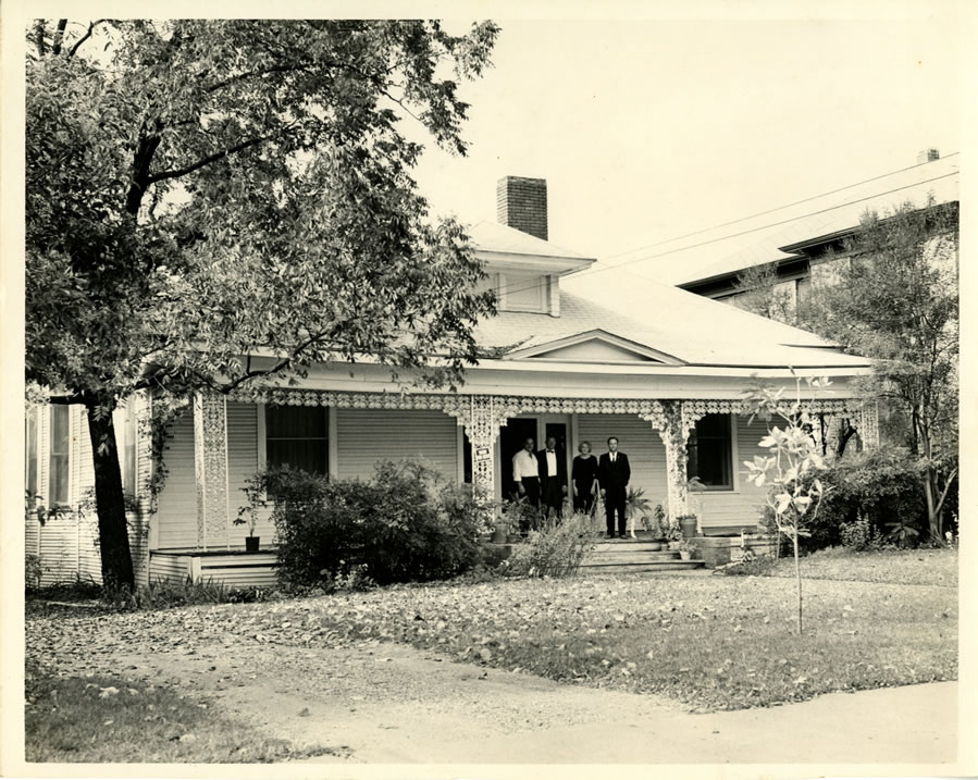 Home of Mary Bledsoe at 621 N Marsalis Avenue in Dallas